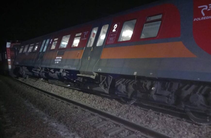 Pociąg Polregio wypadł z torów w Małopolsce. Ustalono powód incydentu.