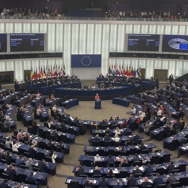 Polskie życie 28 Parlament Europejski blokuje porozumienie z USA.