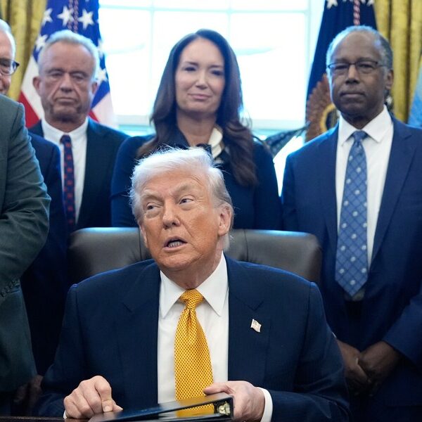 Trump rewiduje stanowisko w sprawie Iranu. Brak zapewnień.