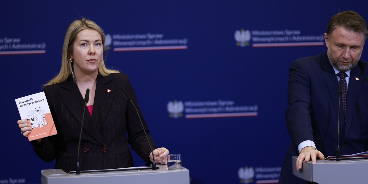 Rząd przygotował kilkanaście milionów egzemplarzy "Poradnika bezpieczeństwa" dla Polaków