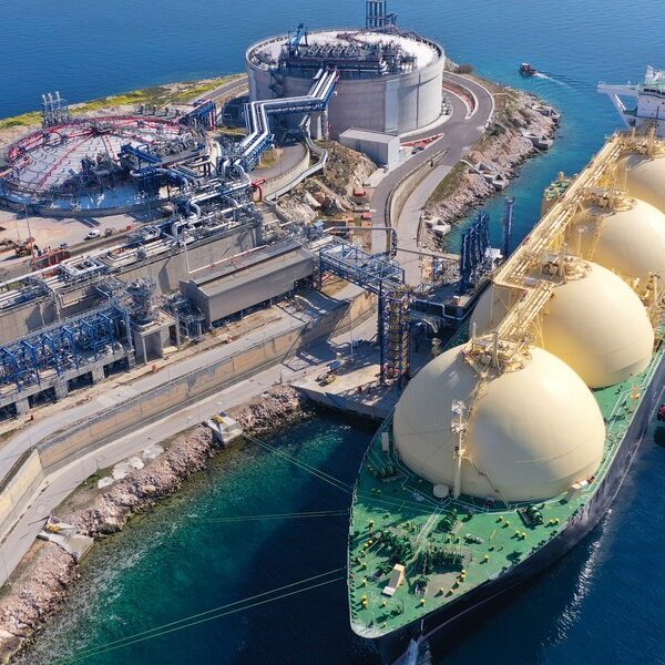 UE zależna od gazu amerykańskiego i rosyjskiego. Alarmujące prognozy ekspertów.