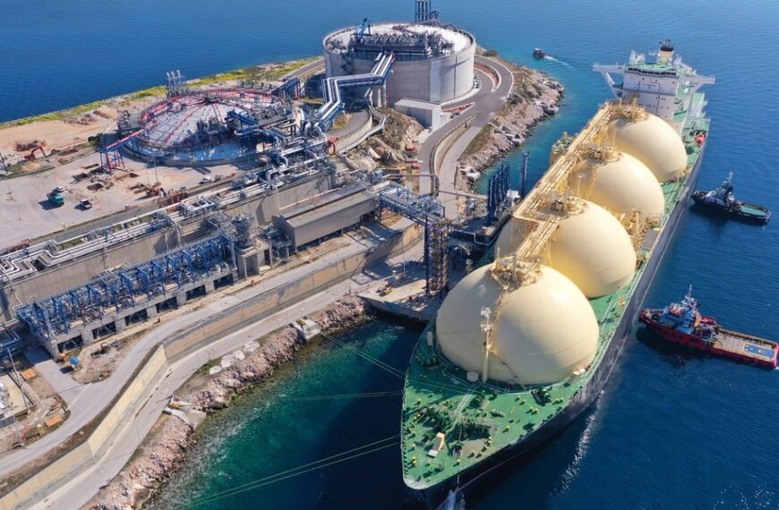 UE zależna od gazu amerykańskiego i rosyjskiego. Alarmujące prognozy ekspertów.