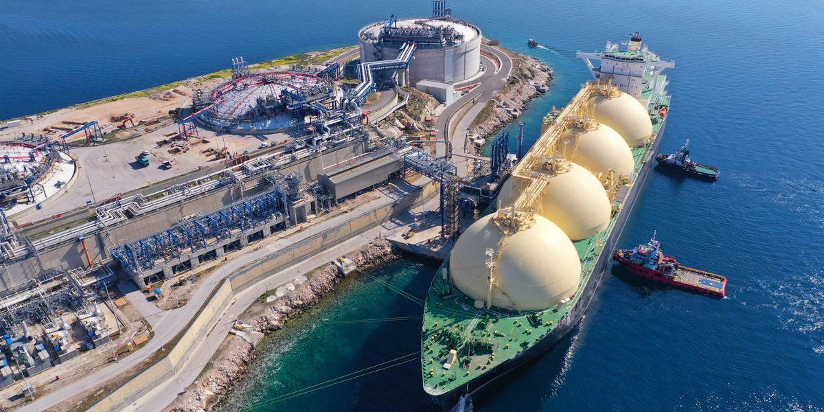 W styczniu aż 80 proc. importowanego przez Unie Europejską skroplonego gazu ziemnego (LNG) pochodziło z dwóch kierunków.