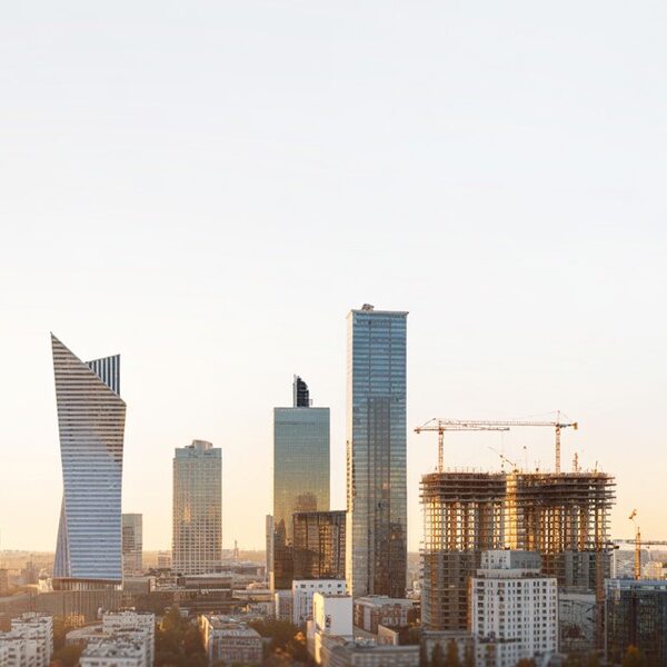 Czekać, czy inwestować? Mit „idealnego czasu” na zakup mieszkania.