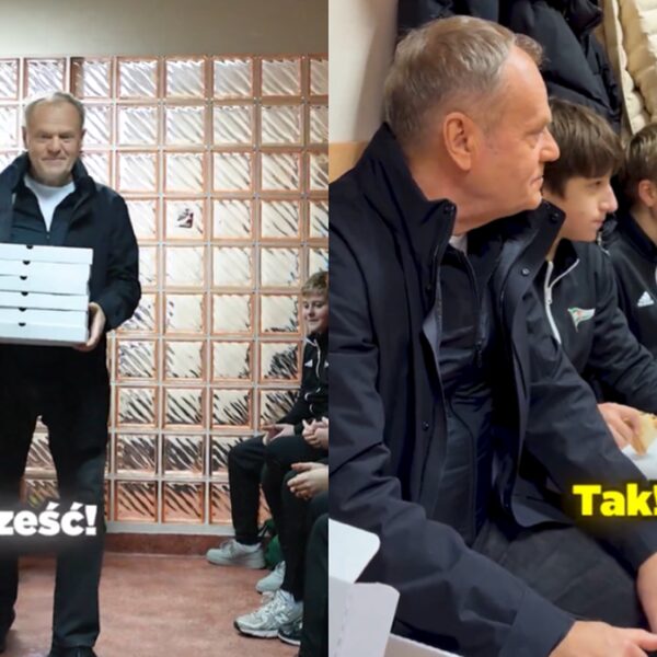 Donald Tusk i pizza z młodymi piłkarzami. Obietnica spełniona.