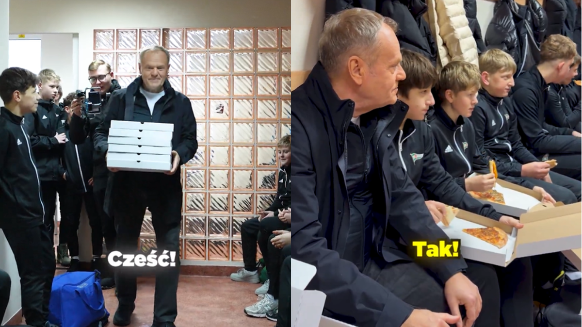 Donald Tusk wchodzi do szatni z pizzą i rozmawia z młodymi piłkarzami.