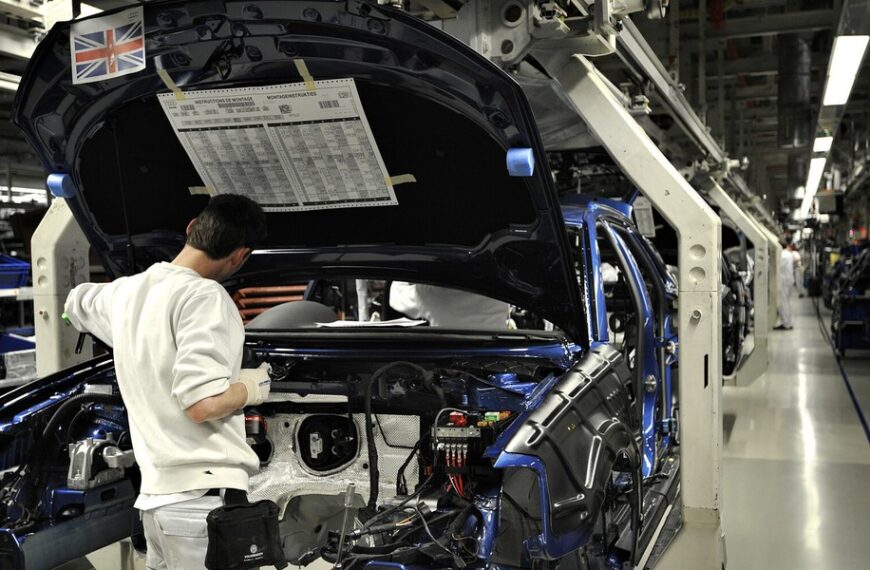 Audi wstrzymuje produkcję w Brukseli. UE kieruje fundusze na pomoc.