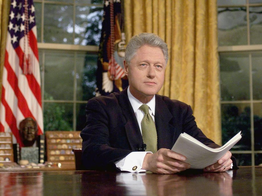 Bill Clinton miał najwyższe poparcie wśród prezydentów w chwili odejścia, pomimo że został poddany procedurze impeachmentu w Izbie Reprezentantów.