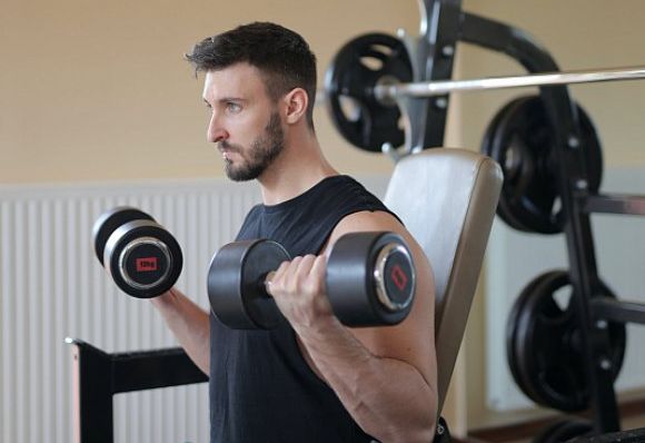 Ciesz się treningiem: Jak poczuć przypływ endorfin na siłowni