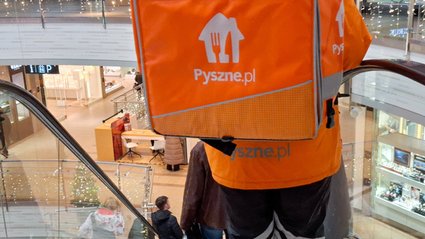 Przyjemność czy "ratunek". Pyszne.pl sprawdziło, czemu zamawiamy jedzenie