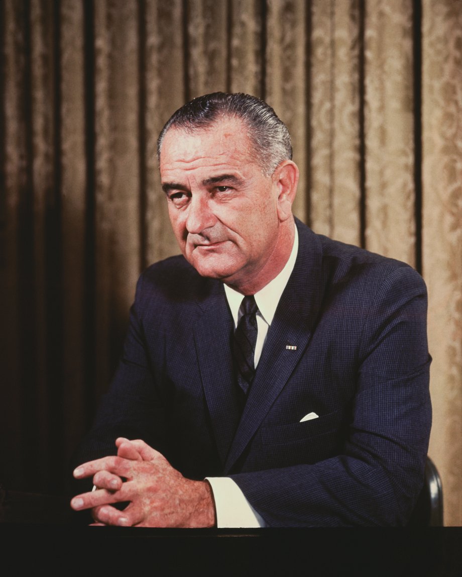 Lyndon B. Johnson zanotował drugi najwyższy odsetek odpowiedzi "nie mam zdania" na koniec kadencji.