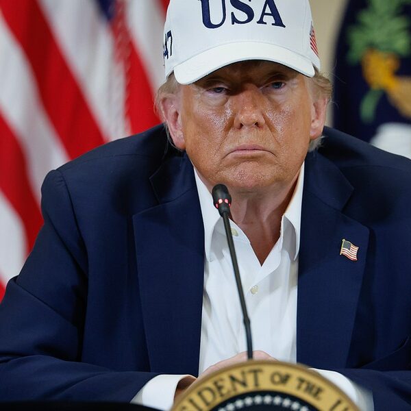 Lekkie spowolnienie gospodarki USA pod koniec pierwszego roku prezydentury Trumpa