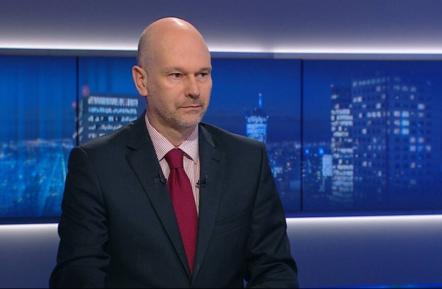 Maciej Berek w roli „Gościa Wydarzeń”. Start transmisji o 19:15.