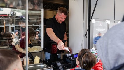 Tyle trzeba zapłacić za prowadzenie kebaba Filipa Chajzera. Oto koszty franczyzy