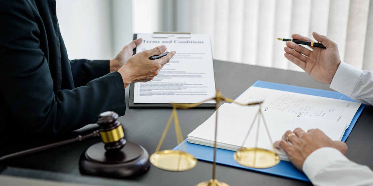 Zabezpieczenie prawne wpływa na autentyczny spokój umysłu osób zarządzających.