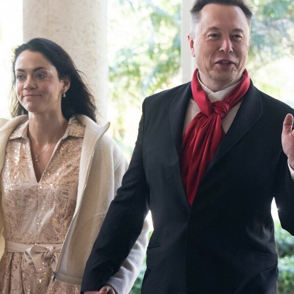 Elon Musk scala holding. Astronomiczną wartość.