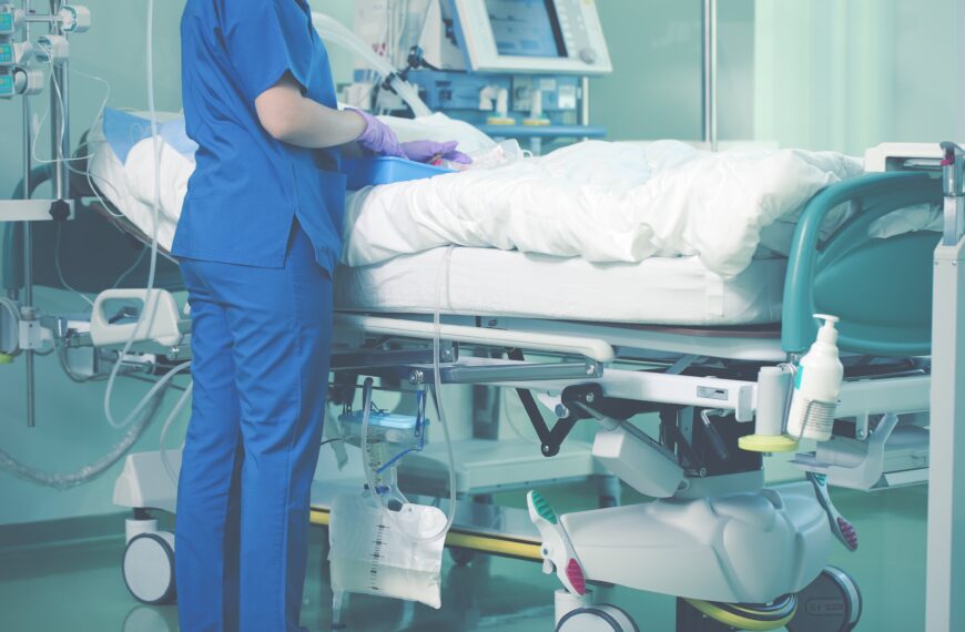 Pielęgniarki i położne z szerszymi kompetencjami? Resort zdrowia szykuje reformy.