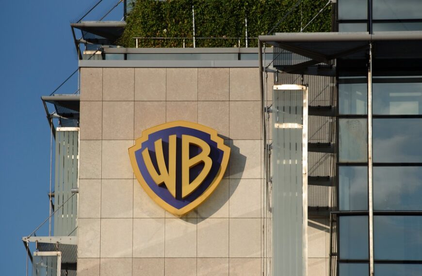 Polskie życie 42 Bitwa o Warner Bros.: Paramount zwiększa stawkę, Netflix się wycofuje.