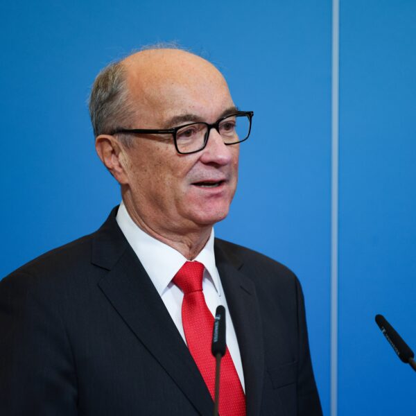 Czarzasty tłumaczy, jakie miesięczne świadczenie otrzyma Ziobro, gdy nie uzasadni&hellip;