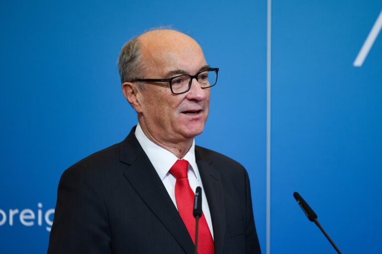 Czarzasty tłumaczy, jakie miesięczne świadczenie otrzyma Ziobro, gdy nie uzasadni absencji. 17