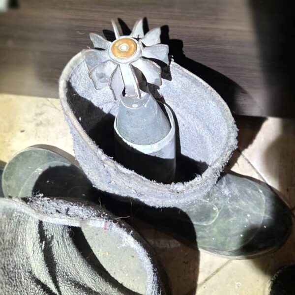 Pocztowca zaintrygował dziwny „wystrój”. Zaalarmował służby.