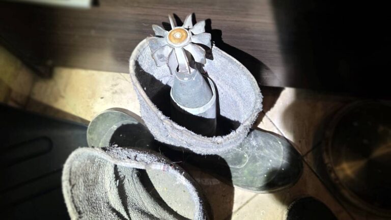 Pocztowca zaintrygował dziwny "wystrój". Zaalarmował służby. 3