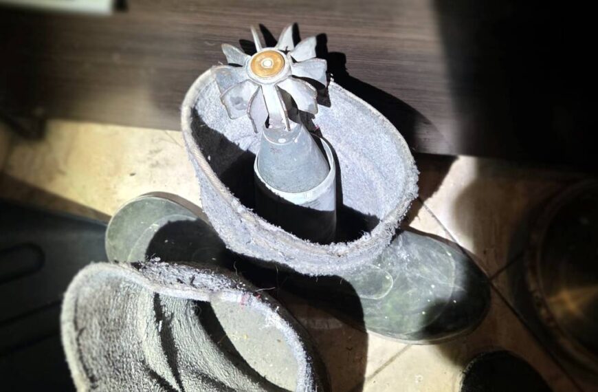 Pocztowca zaintrygował dziwny „wystrój”. Zaalarmował służby.