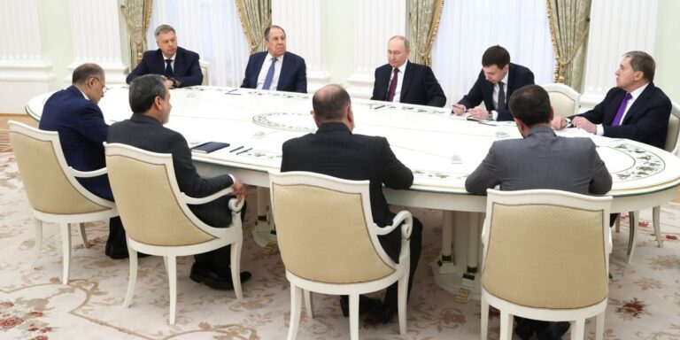 Układ miał pozostać poufny. W zamian Iran zapłaci Rosji 500 milionów euro. 4