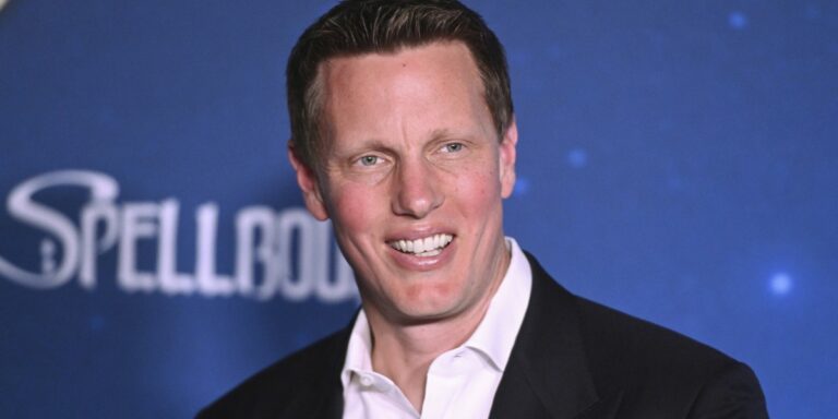 Bitwa o kontrolę nad TVN. Konkurent platformy Netflix rusza do ataku. 12