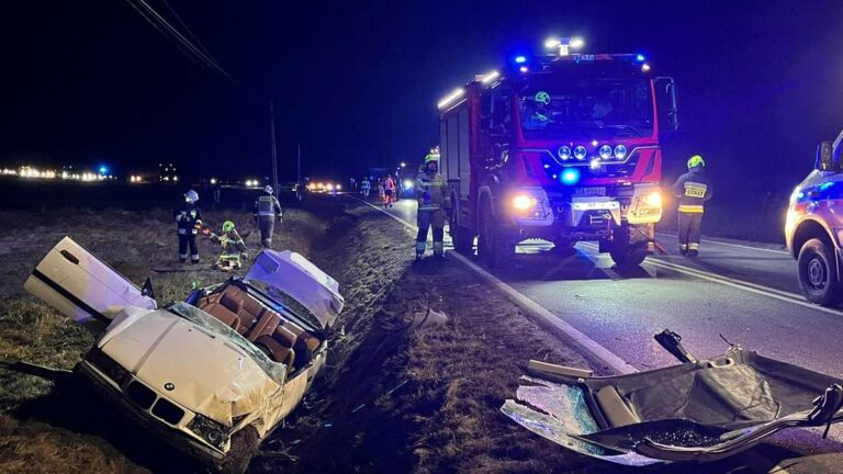 29-letni mężczyzna stracił kontrolę nad autem. Młodzież wylądowała w szpitalach. 8