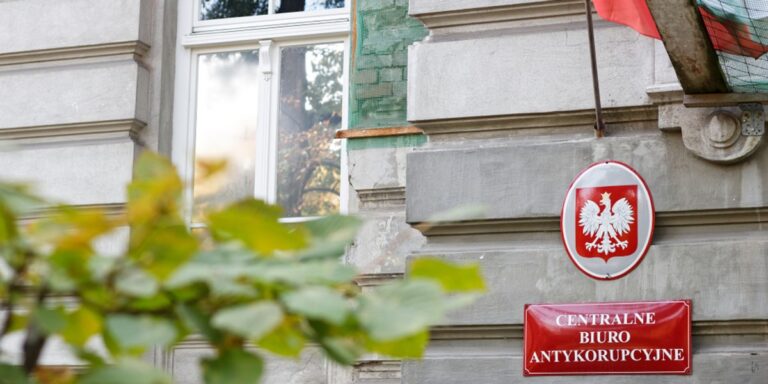 CBA schwytało pięć pań w związku z przekrętem na podrobionych fakturach VAT. Szkody są kolosalne. 10