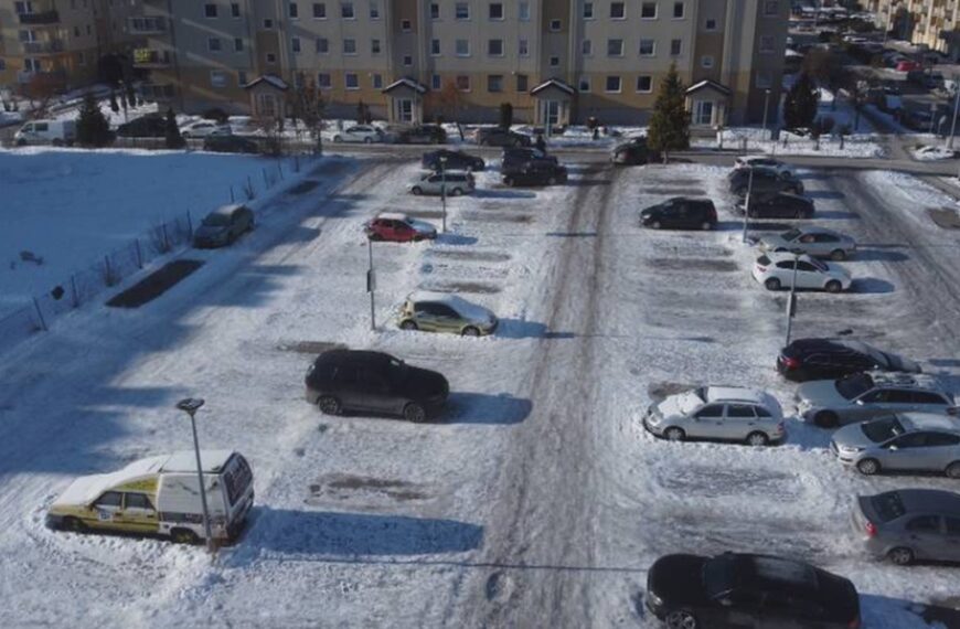 Darmowe parkowanie przed blokiem przez dwie dekady to już przeszłość. Teraz opłaty.