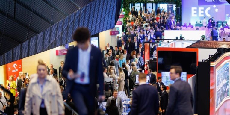 Przedsiębiorczość w dobie zmienności. Strategie firm na przetrwanie w przyszłości. 8