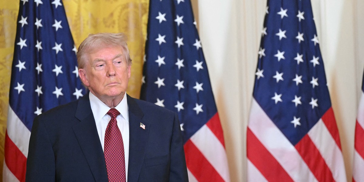 Prezydent Donald Trump zakończył urzędowanie w Białym Domu w 2021 r. z drugim co do wielkości wskaźnikiem negatywnych ocen wśród prezydentów ostatnich 70 lat.