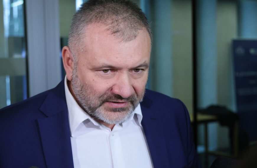 Śledczy badają sprawę Ostrołęki C. Resort zapowiada modyfikacje.