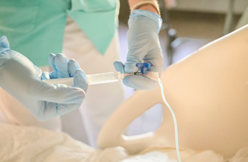 Doktorzy z wyższymi zarobkami? Ministerstwo Zdrowia planuje modyfikacje.