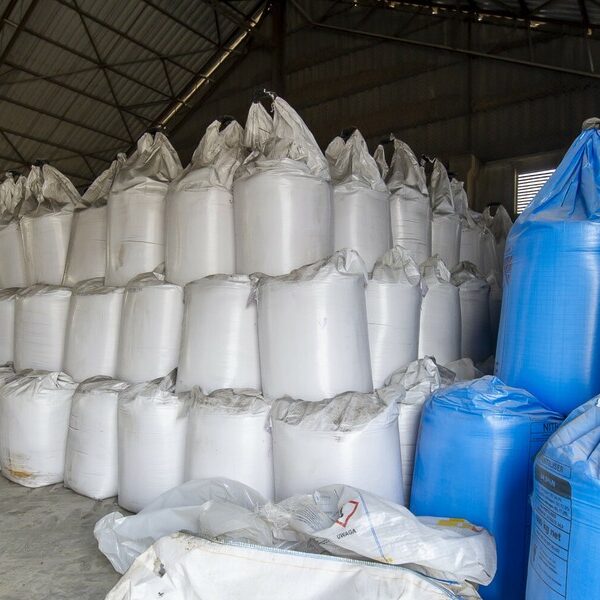 Dostawy rosyjskich nawozów wciąż płyną do Unii. Liderem importu Polska.