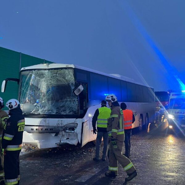 Karambol autokarów koło Warszawy. Poszkodowani i zablokowana trasa