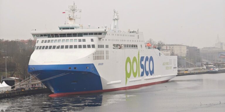 Polska Przeprawa Promowa: Klienci i Statystyki Firmy 14