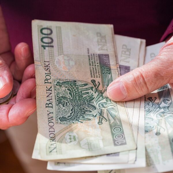 Powiększenie emerytur w 2026 roku. Zapisz te daty.