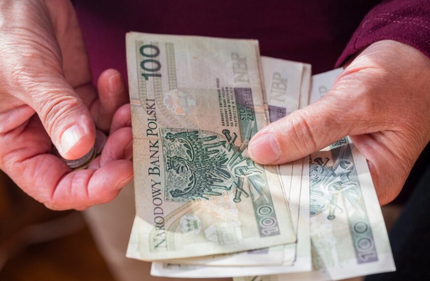 Powiększenie emerytur w 2026 roku. Zapisz te daty.