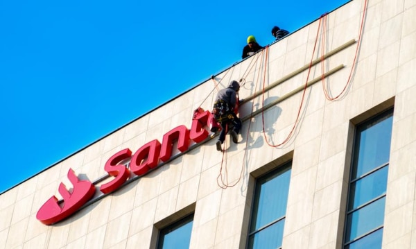 Drogie przekształcenie marki. Santander prognozuje koszty rebrandingu na Erste Bank Polska.