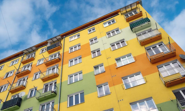 Kupno domu kontra najem? Sprawdziliśmy, co jest bardziej korzystne.