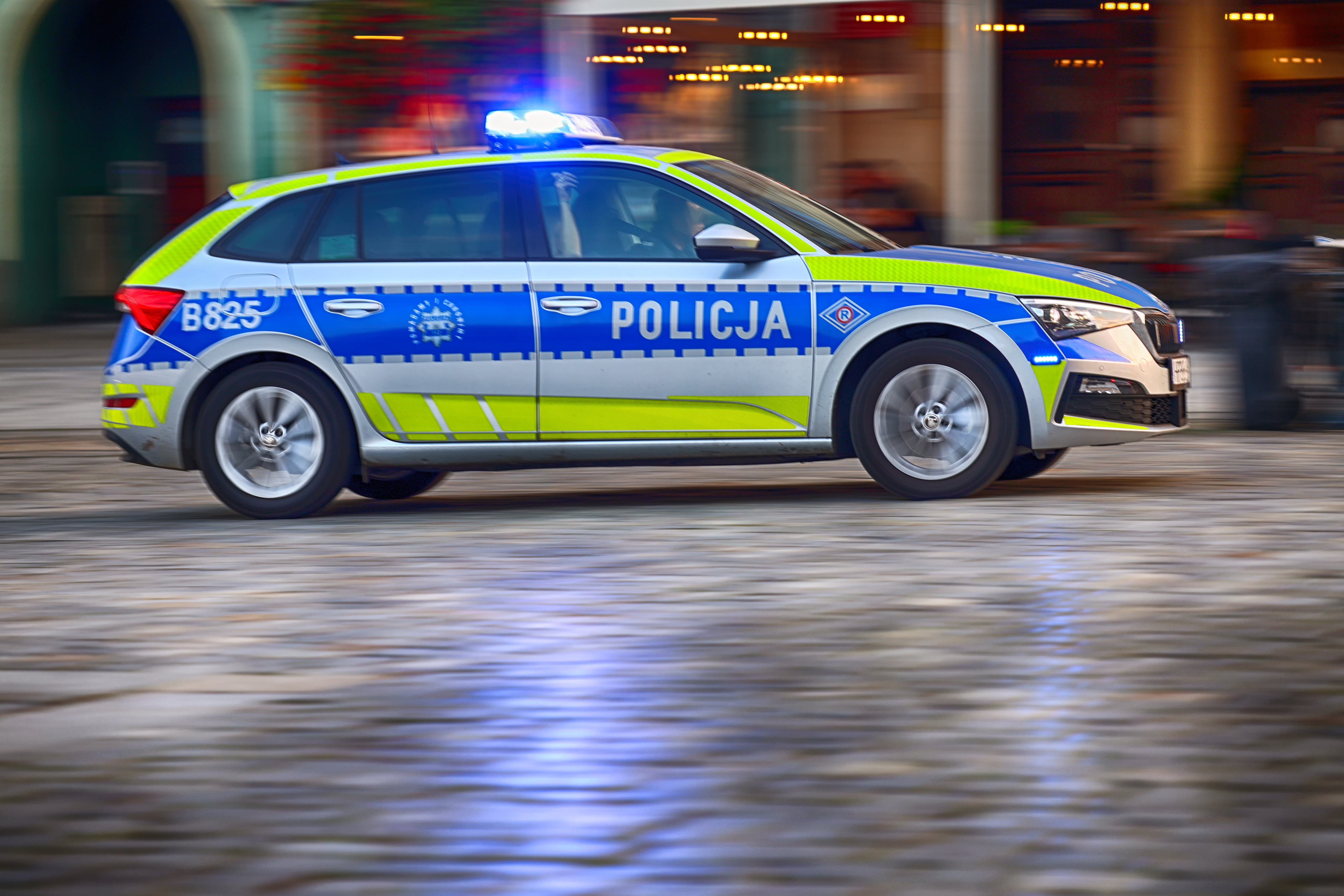 Trzydziestodziewięcioletni mężczyzna, grożący wcześniej funkcjonariuszom policji szablami, nie żyje. 2