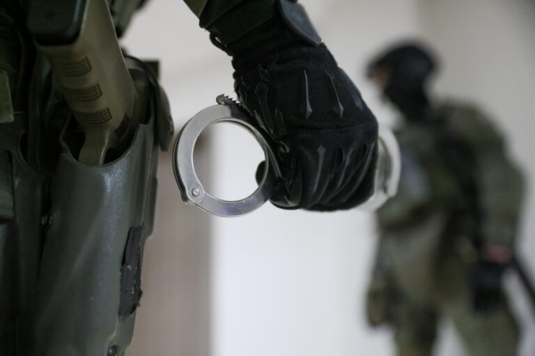 Narkotykowe słodycze z darknetu. Gang na skuterach rozbity przez policję. 9