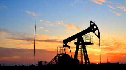 Cena ropy ostro w górę po ataku na Iran. Media: możliwa stanowcza reakcja grupy G7