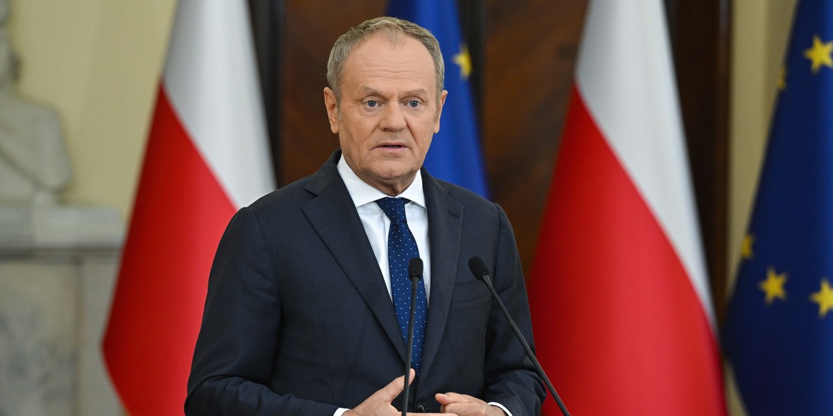 Tusk ujawnił rządową decyzję dotyczącą cen paliw. Nadchodzi dedykowany program dla stacji paliw. 2 Premier Donald Tusk