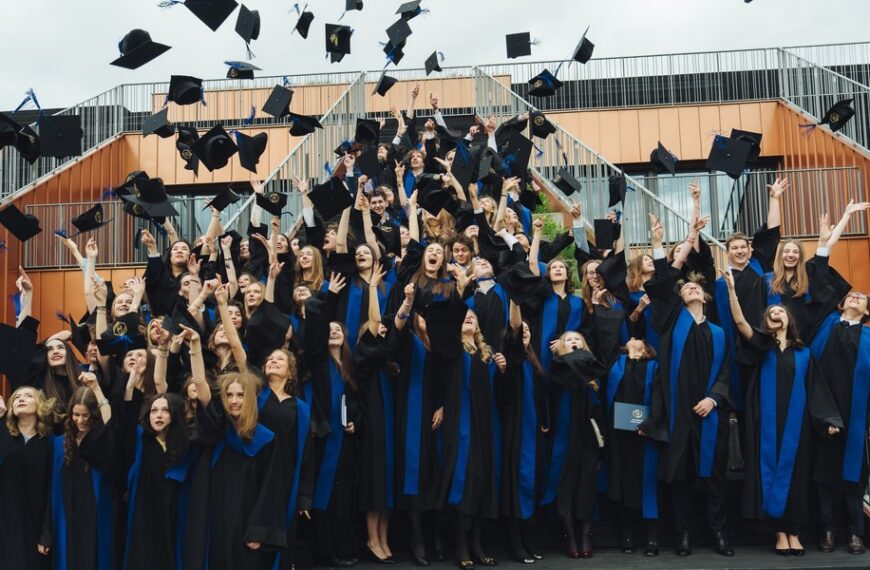 Polskie życie 40 Warszawa: Liceum Akademeia. Absolwenci z sukcesem studiują na czołowych uniwersytetach…