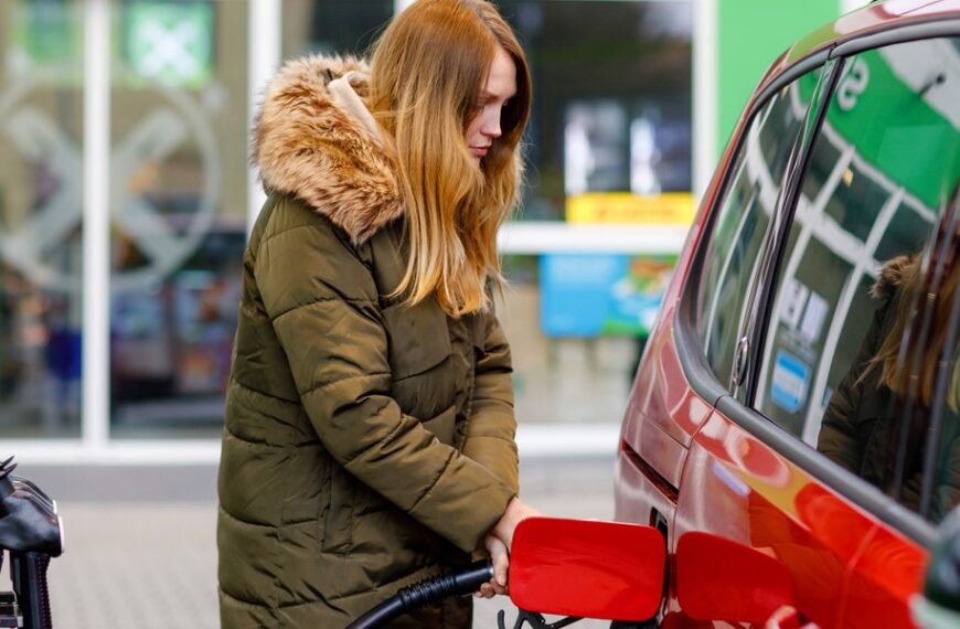 Polskie życie 44 Świnoujście zmaga się z tłumami klientów po paliwo. „Tankują do…