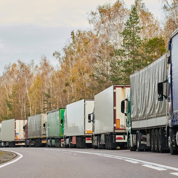 Litewskie wozy ciężarowe opuszczają Białoruś. Ogromne szkody dla firm transportowych.